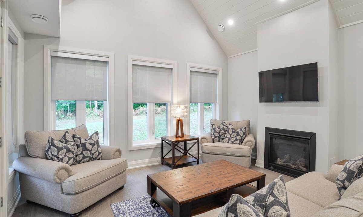 Minett House | The Belle Cottage (#39)