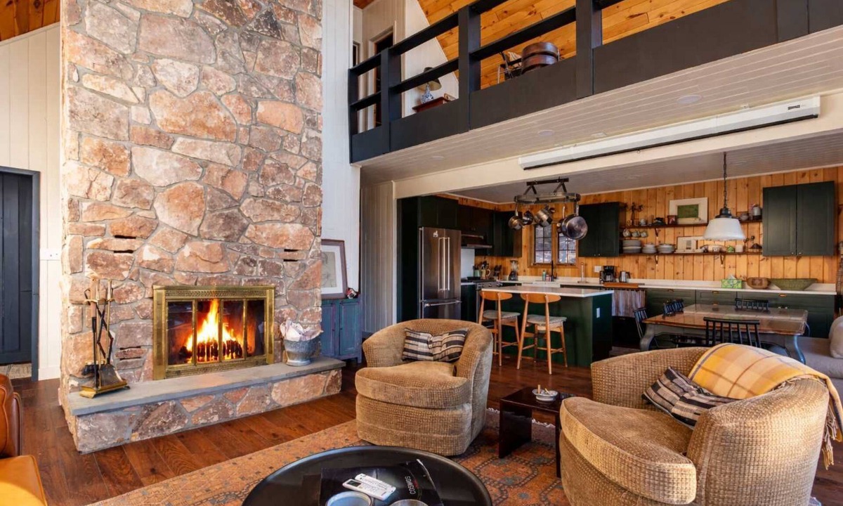 Fleischmanns House | The Bellows House: Views | Deck | Skiing