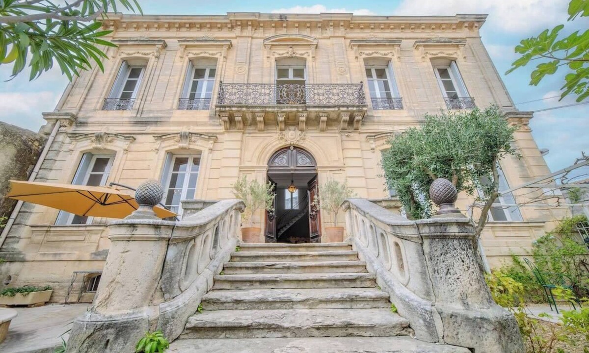 Castries House | The Belvedere Manor -
