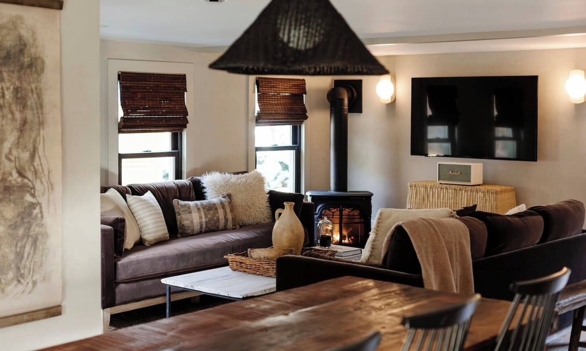 Phoenicia House | The Bend: Cottage Pool Sauna Fire Pits