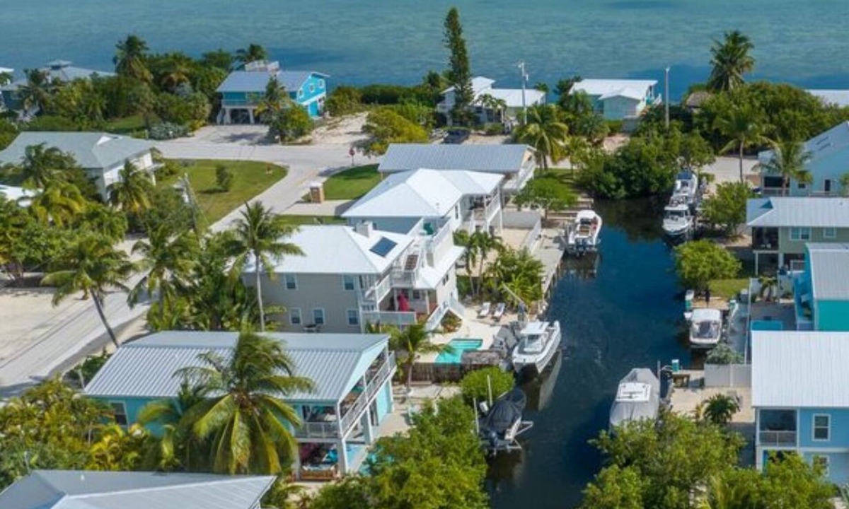 Breezeswept Beach Estates House | The Bent Anchor-boat lift diving snorkeling fishing key deer 22 miles Key West