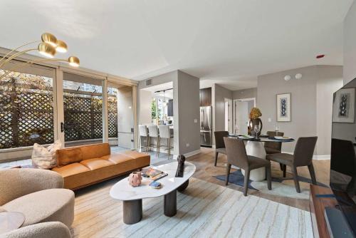 Rush and Division Apartment | The Bernadin- Designer 3BR City Center with Balcony