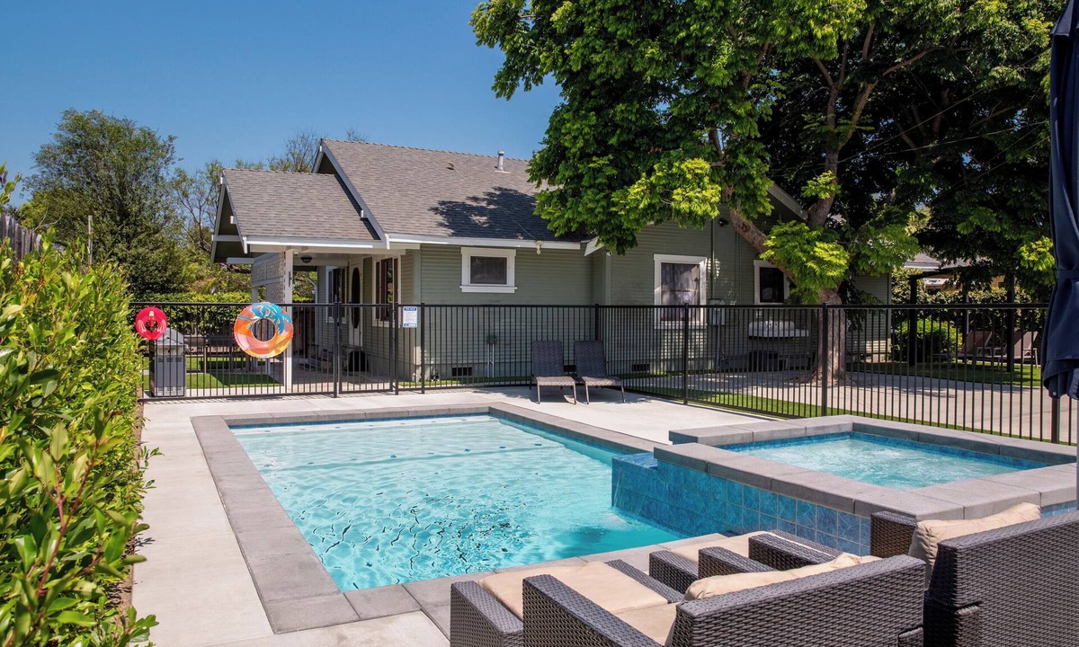Anaheim Colony Historic District House | The Best House. 1 mile to Disneyland with a pool, hot tub, and game room.