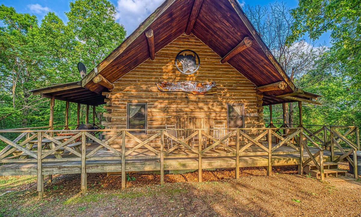 Bruno Cabin | The Big Buffalo sleeps 15 with Hot Tub