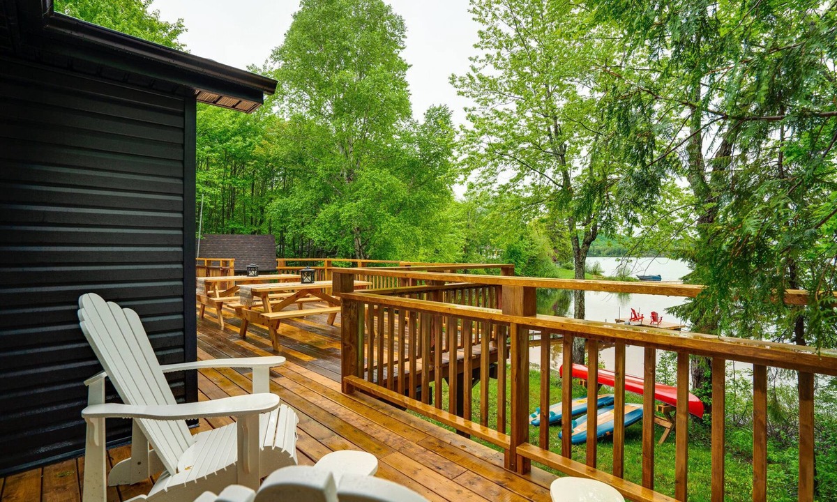 McMurrich/Monteith Cottage | The Big Chill: Modern Luxe Lakefront 5 Bedroom Cottage w Hot Tub, Sauna, Firepit