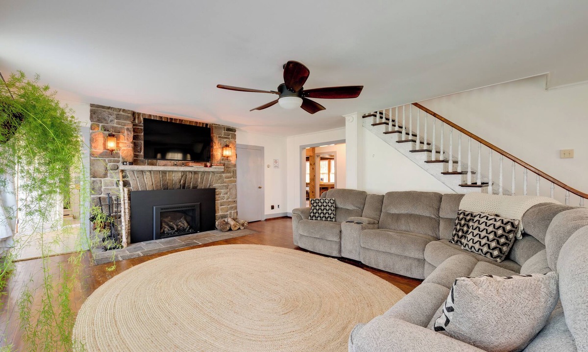 Hillsgrove Cottage | The 'big House' at Elk Creek Escape w/Game Room