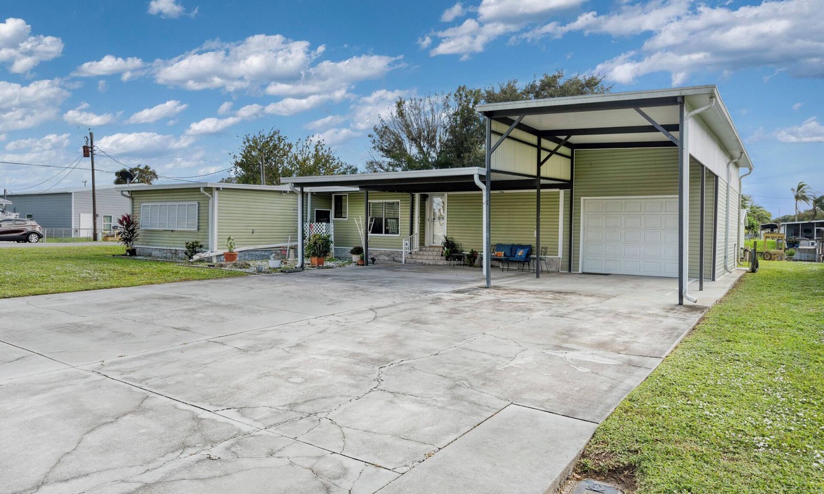 Okeechobee House | The Big Ole Fish House