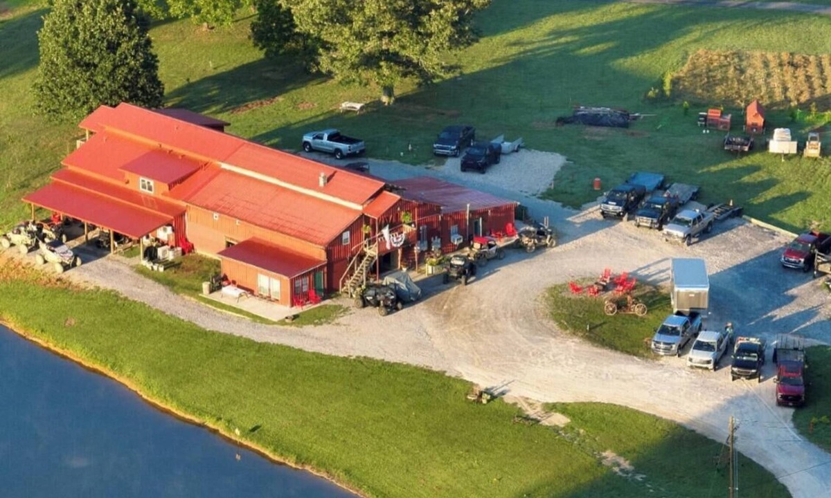 Ashley Oaks House | The Big Red Barn-Unit #9 Direct Trail Access