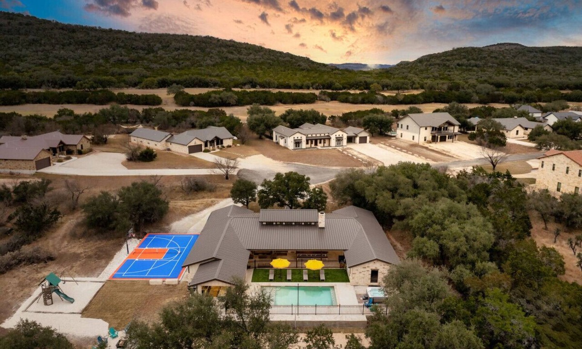 Sabinal House | The BIG Tex - Amenity Packed - 2 mi to Frio River!