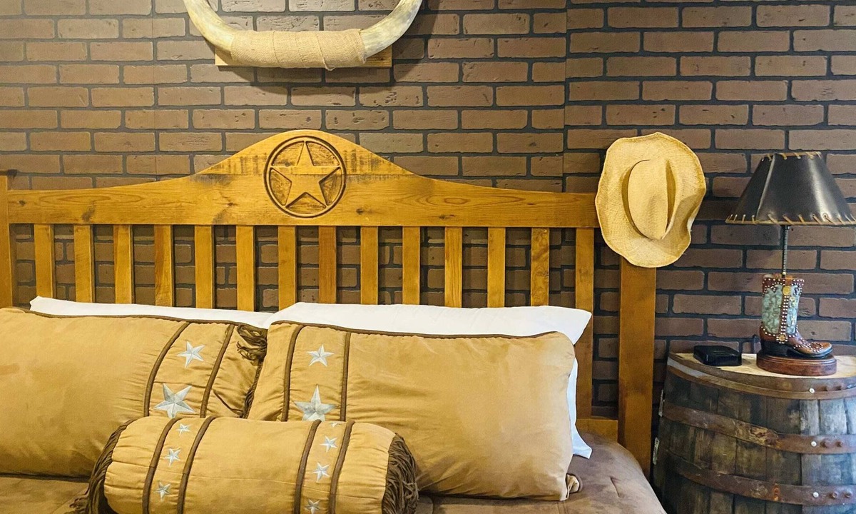Amarillo Apartment | The Big Texan King! Free 72oz Steak*Airbnb