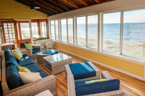 Malletts Bay House | The Big Yellow Camp