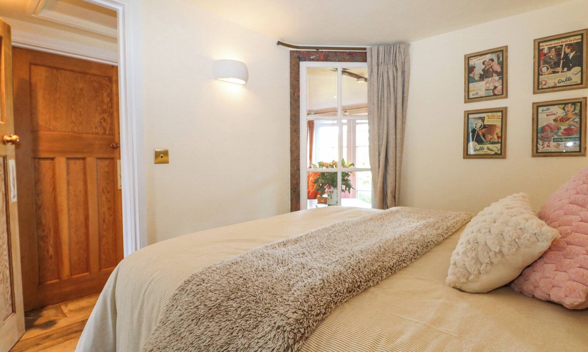 Dunbridge Cottage | The Bike Shed