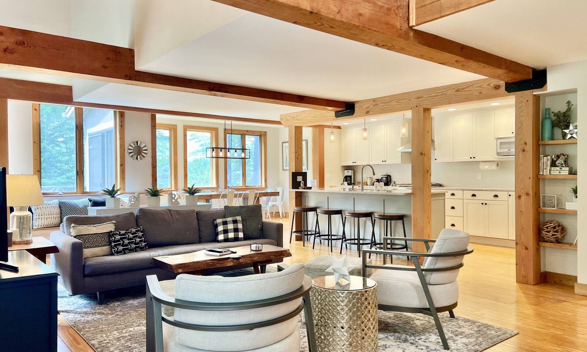 Stowe Area Ski Chalet | 𝖳𝖧𝖤 𝖡𝖨𝖱𝖢𝖧𝖤𝖲 ↟ 𝘵𝘳𝘢𝘯𝘲𝘶𝘪𝘭𝘪𝘵𝘺