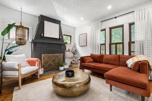 Xenia House | The Bird Cage