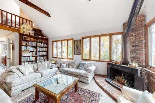 Isle La Motte House | The Bird's Nest