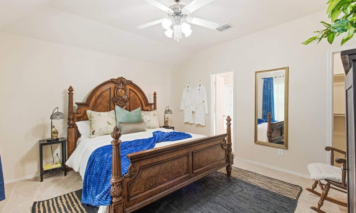 Keller House | *The Birdhouse* Walk Trail* POND *LongStays!