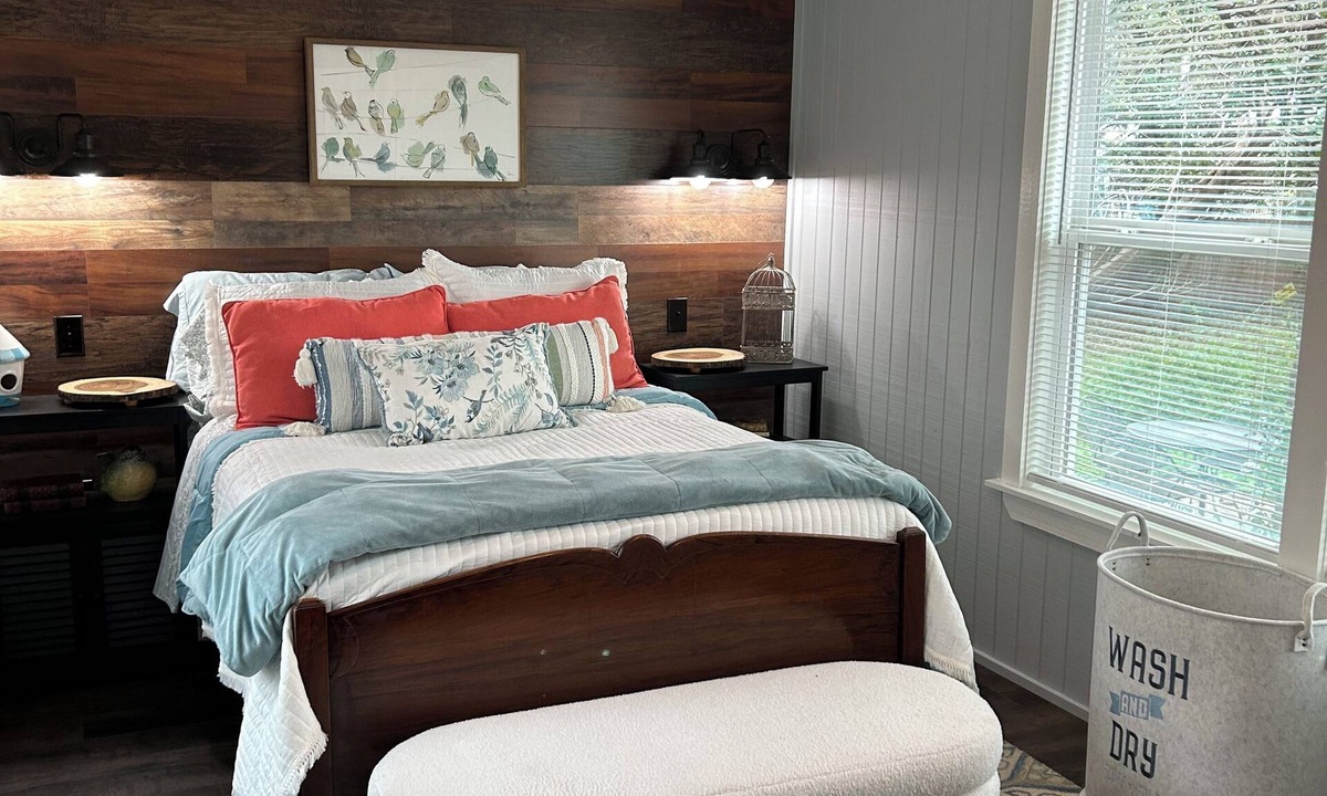 Harlandale Cottage | The Birds Nest -Long Term Rental Discount Available.