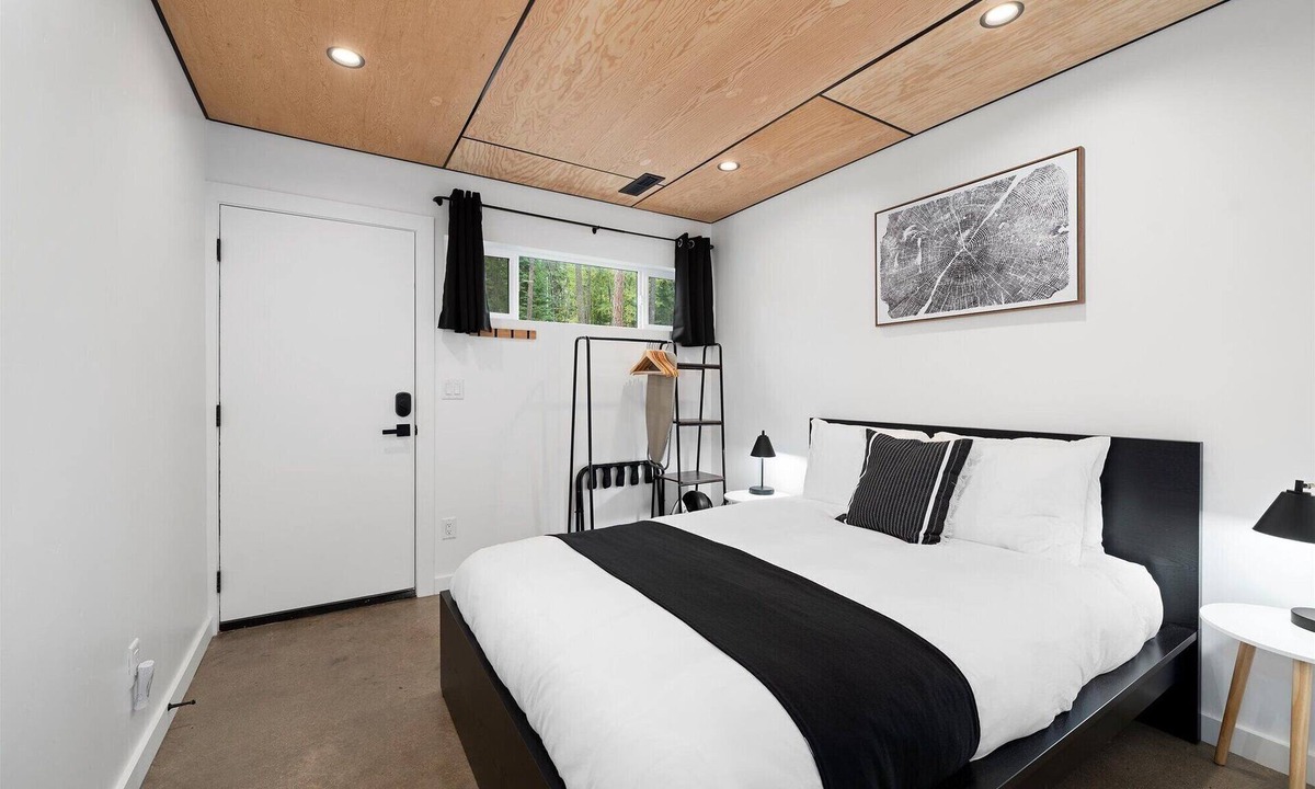 Lakeside Cabin | The Bitterroot at Stoner Creek Cabins