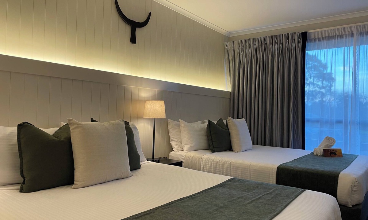 Traralgon Hotel | The Black Bull Motel