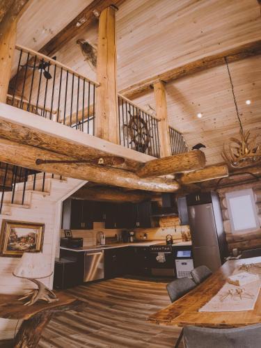 Riverport Villa | The Black Crow Lodge with w/Hot Tub & Views