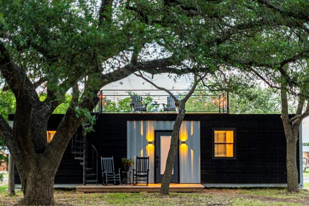 Waco Hotel | The Black Oak-Container Home 12 Min to Magnolia