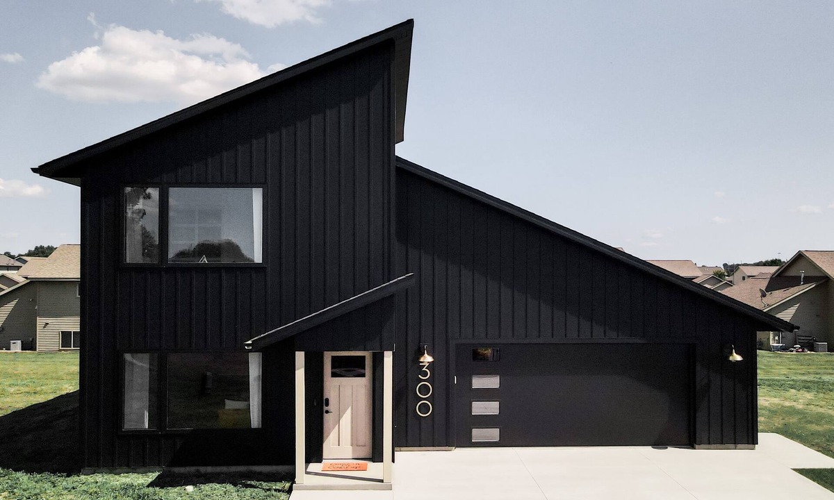Mankato House | *THE BLACK SHEEP* - Modern, Unique & Clean - BY MSU