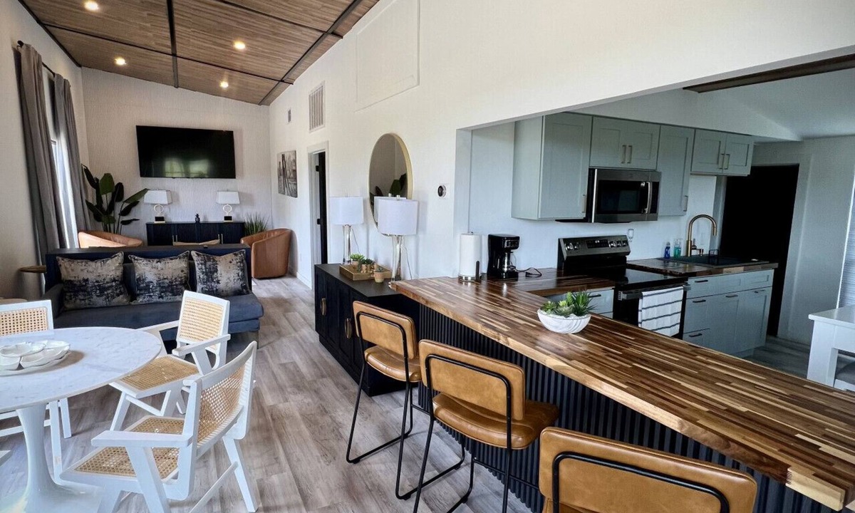 Von Ormy House | The black stone luxury retreat