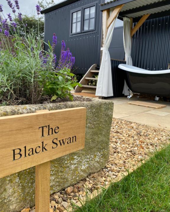 Stamford Apartment | The Black Swan Shepherd Hut
