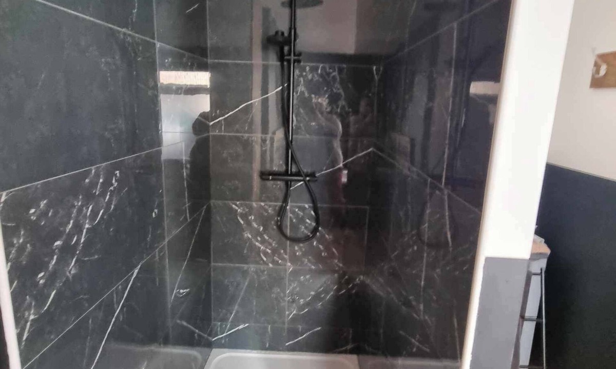 Gare Apartment | The black tendance, maxi studio hyper center, 1km from train station, tourism/business