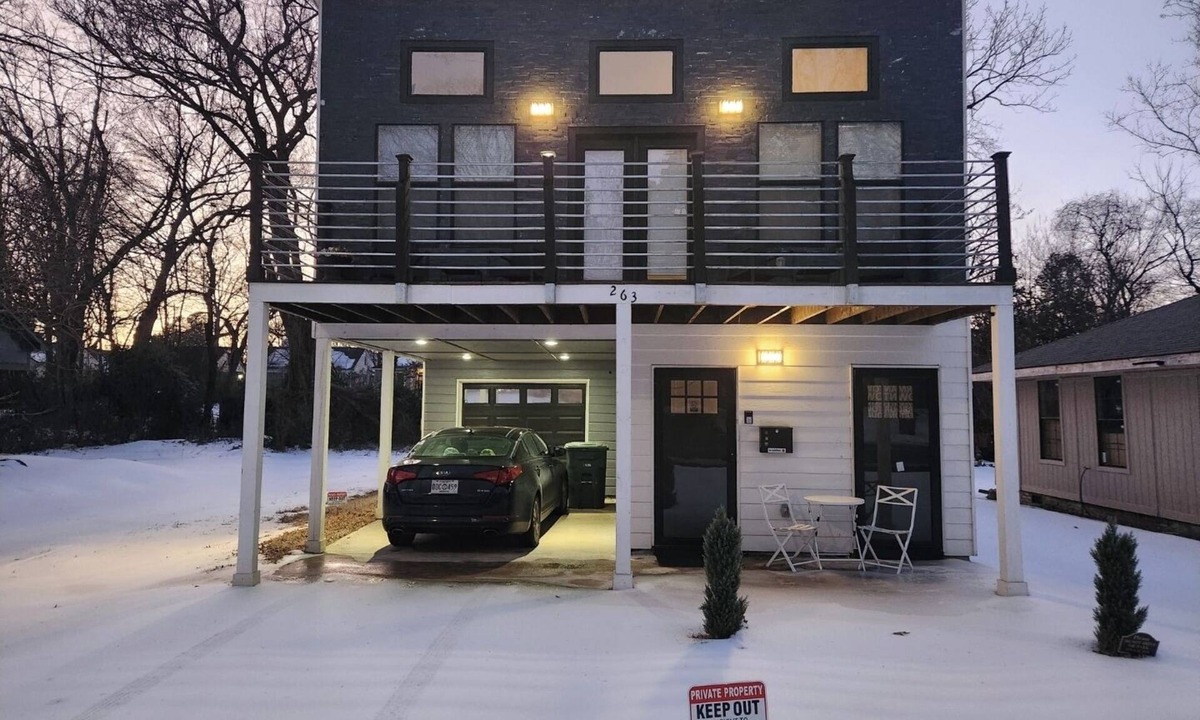 East Memphis House | The Black & White House of Memphis