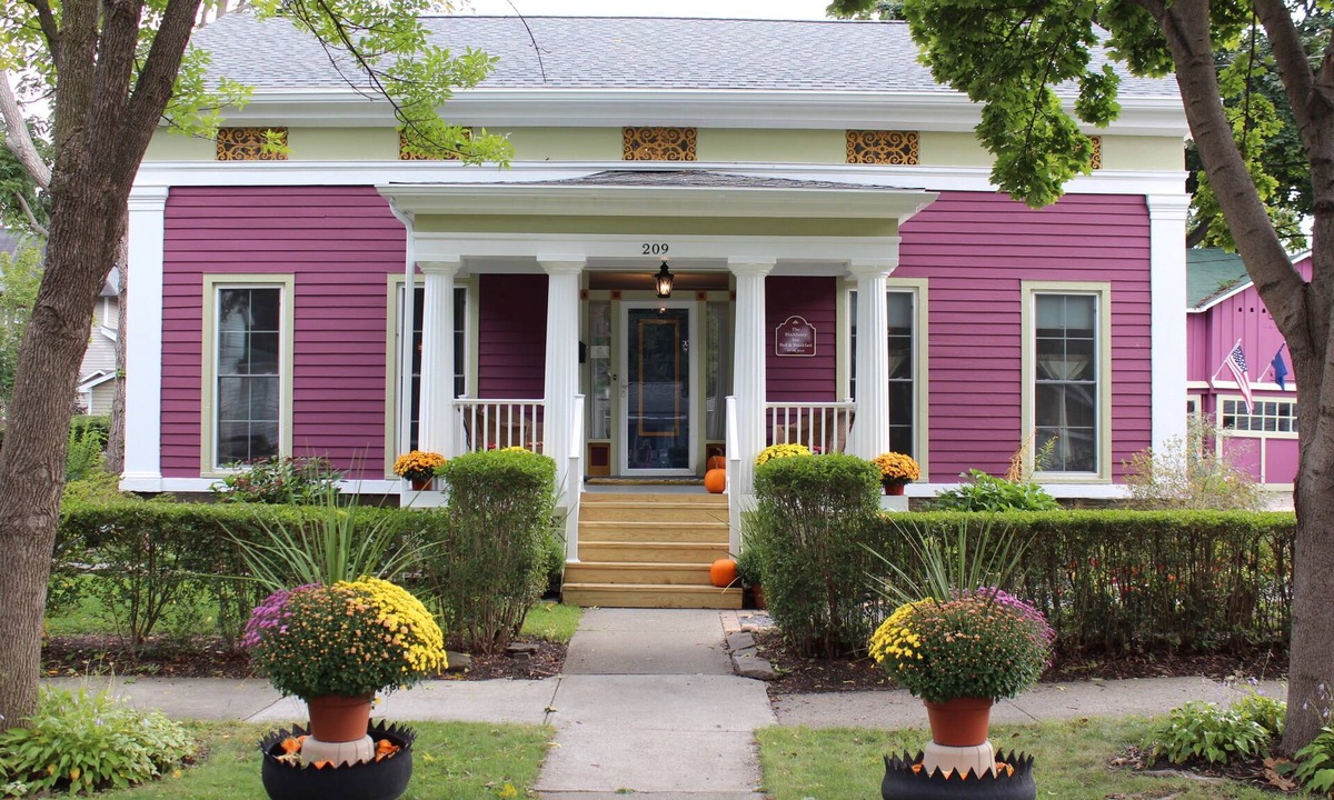 Watkins Glen Bed & Breakfast | The Blackberry Inn Bed & Breakfast