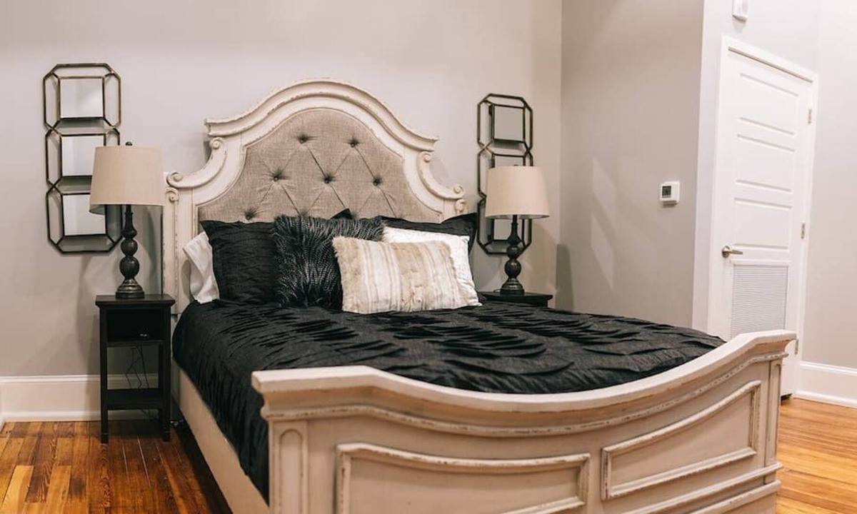 Lake City Apartment | The Blanche Room 214