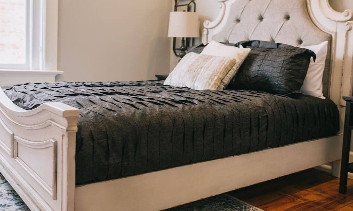 Lake City Apartment | The Blanche - Room 306