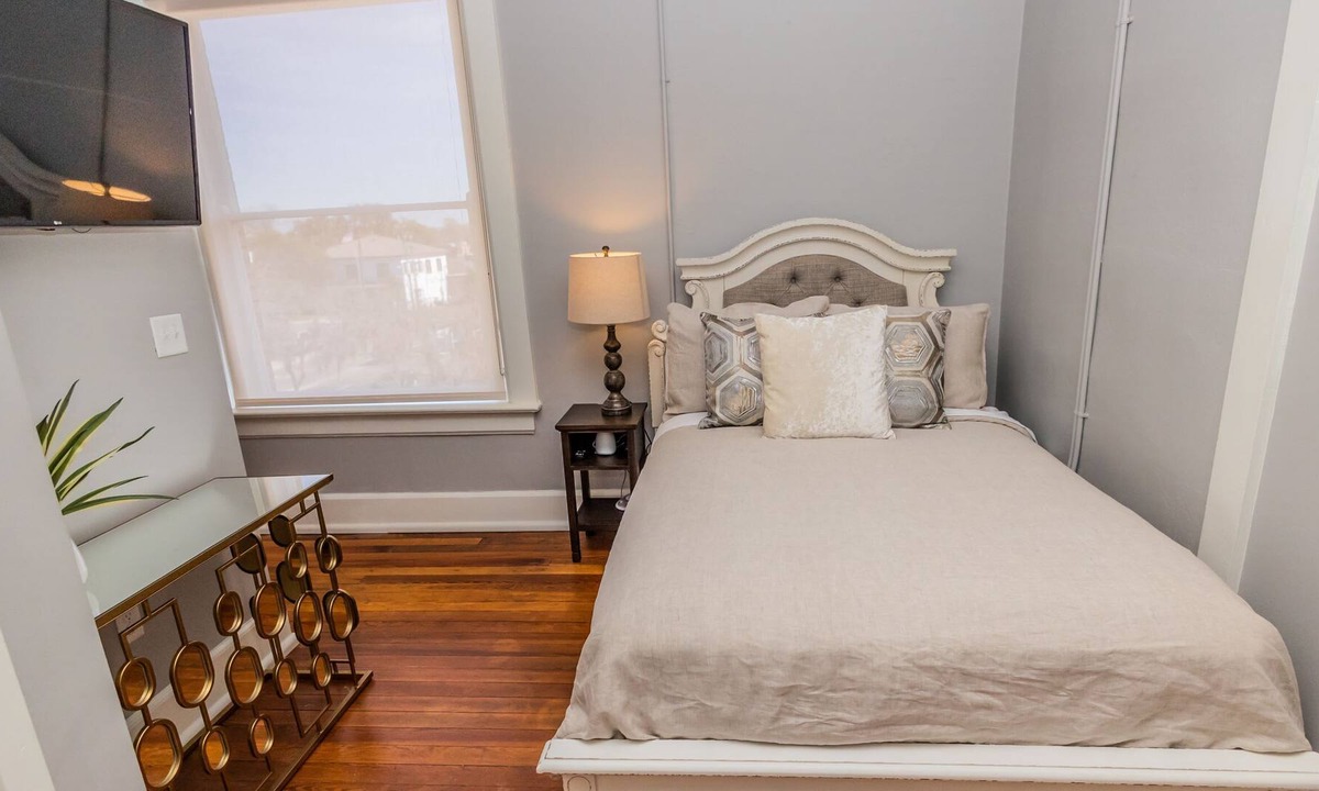 Lake City Apartment | The Blanche - Room 313