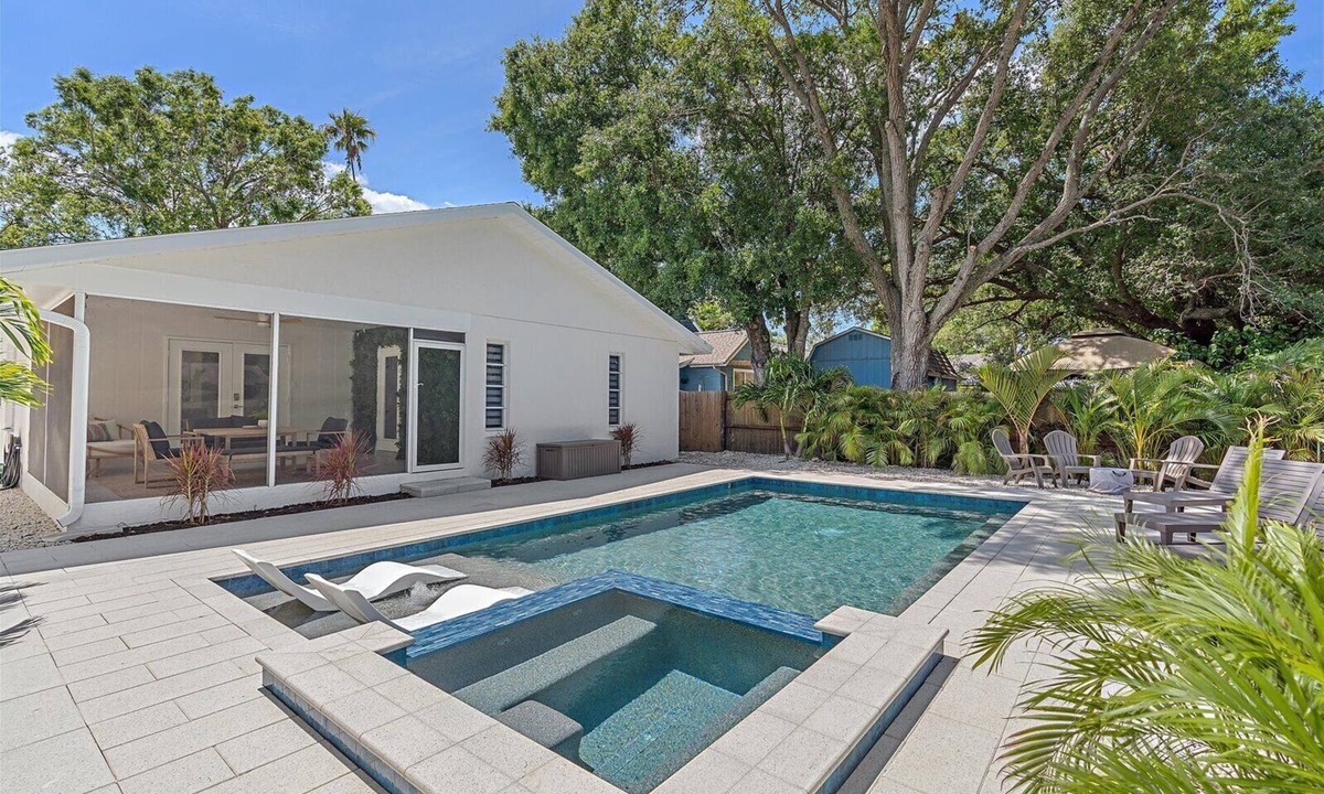 Arlington Park House | The Blessing House - Htd Pool & Spa, Close to Beaches