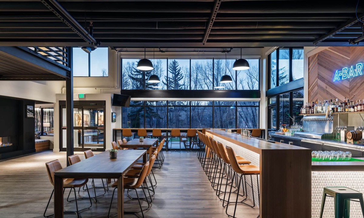 Silverthorne Hotel | The Block Hotel & Commons