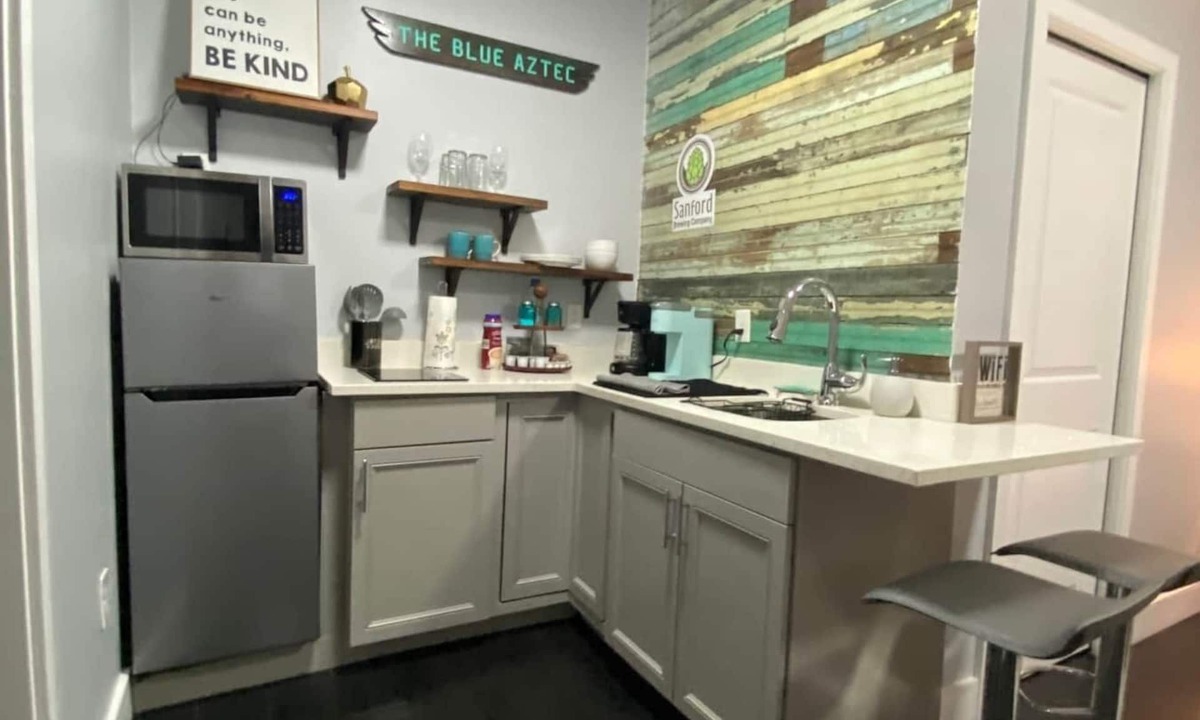 Sanford Apartment | The Blue Aztec