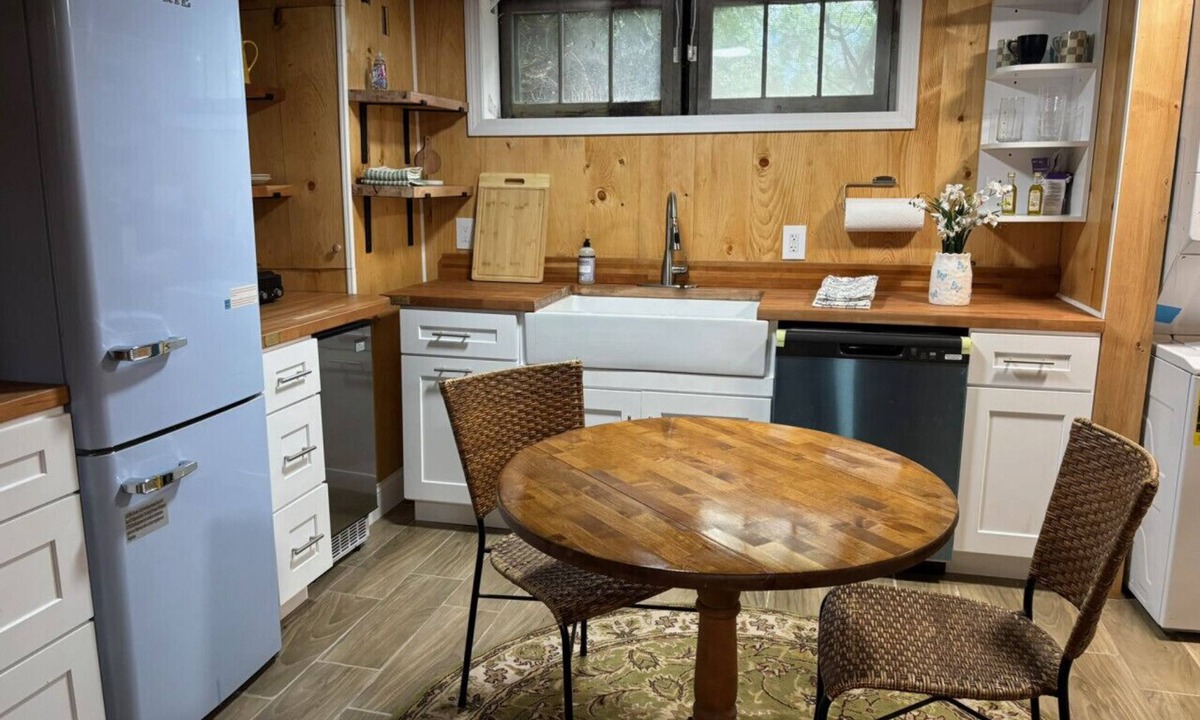 West Hartford Apartment | The Blue Back Burrow