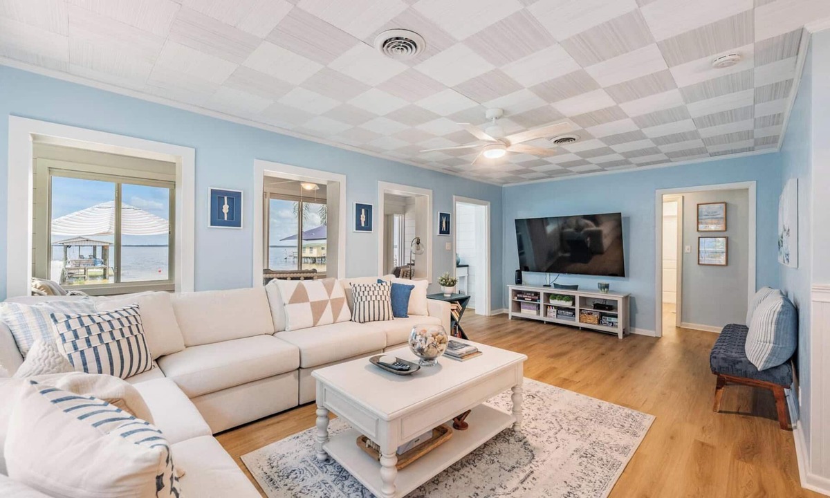 Candler House | The Blue Canoe Lakehouse