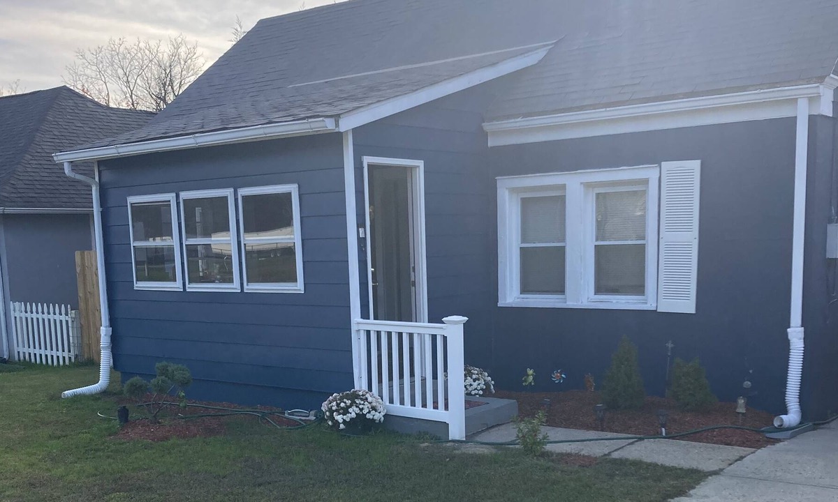 Bridgeton House | The blue county house