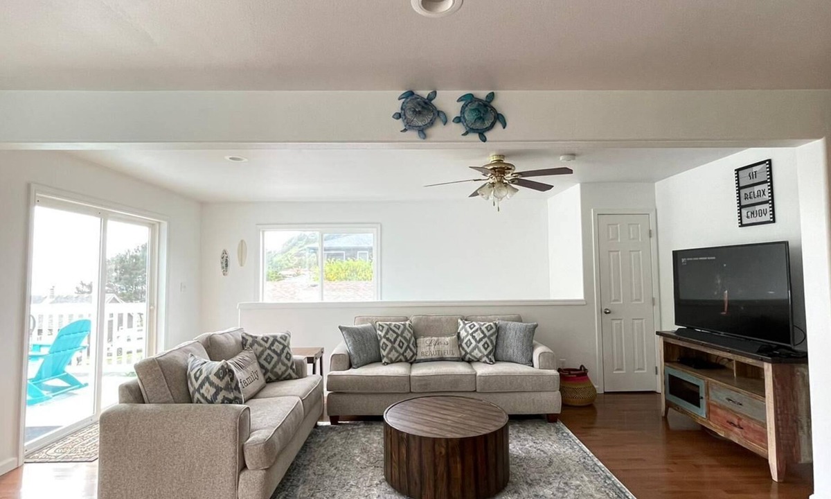 Agate Beach House | The Blue Diamond Beach Home