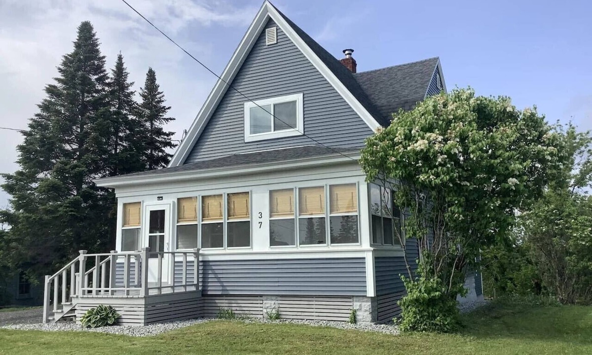 Fort Fairfield House | The Blue Gable Retreat-Direct Trail Access