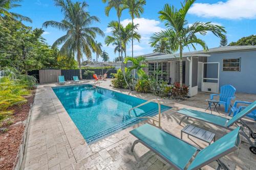 Golden Glades House | The Blue Heaven Private Pool Hideaway Sleeps 11