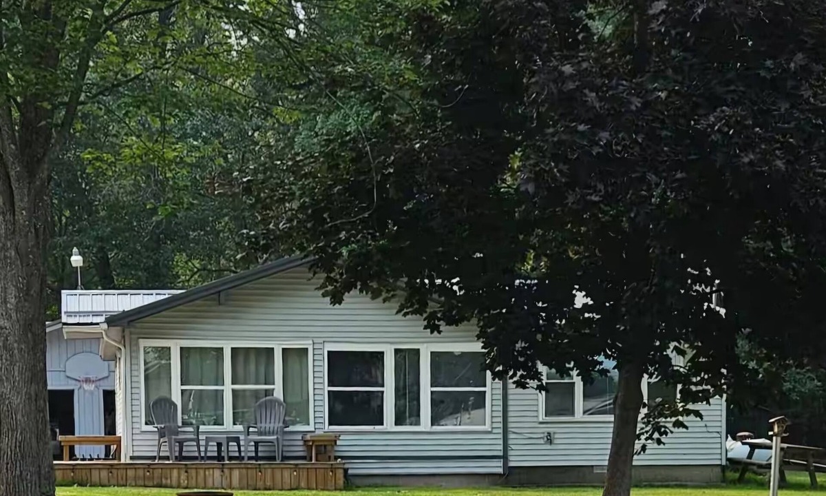 Harrison House | The Blue Heron Cabin