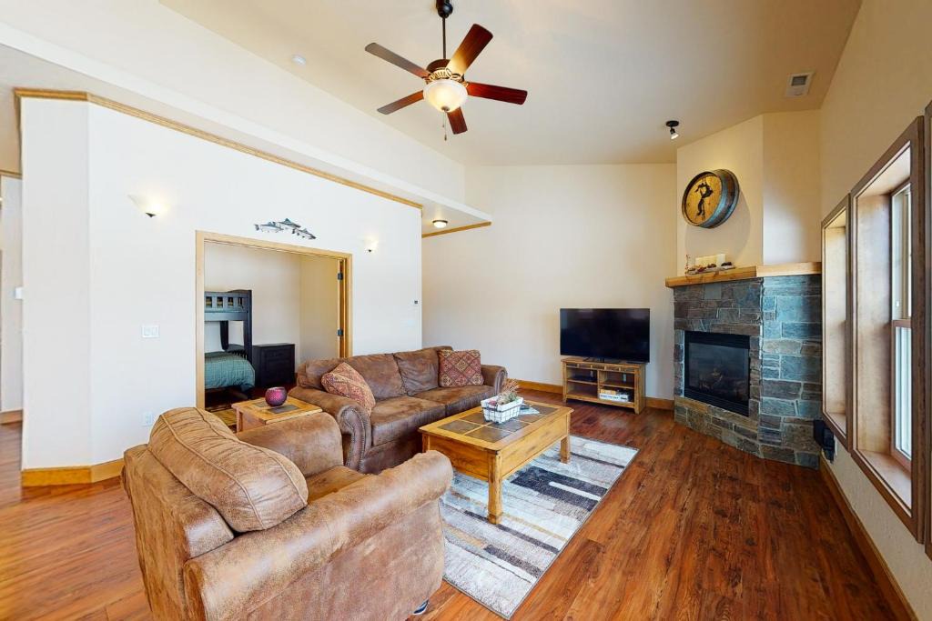 Dover Bay Apartment | The Blue Heron