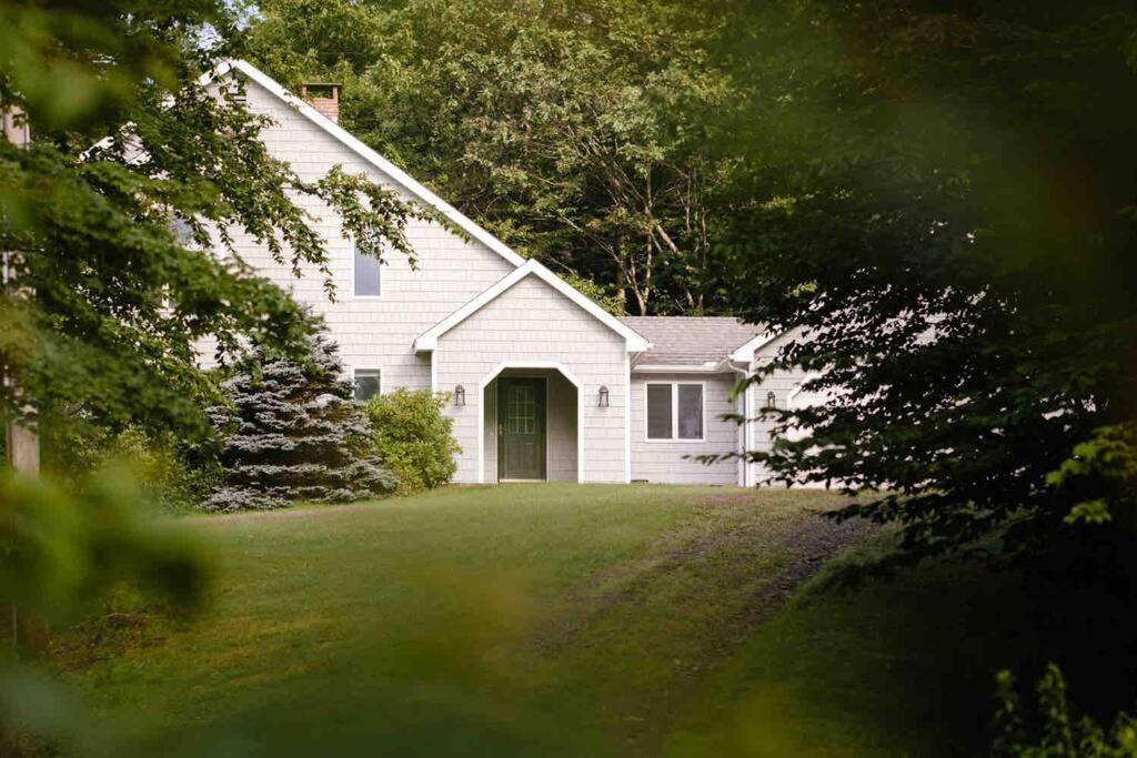 Maplecrest House | The Blue Hill House at Windham