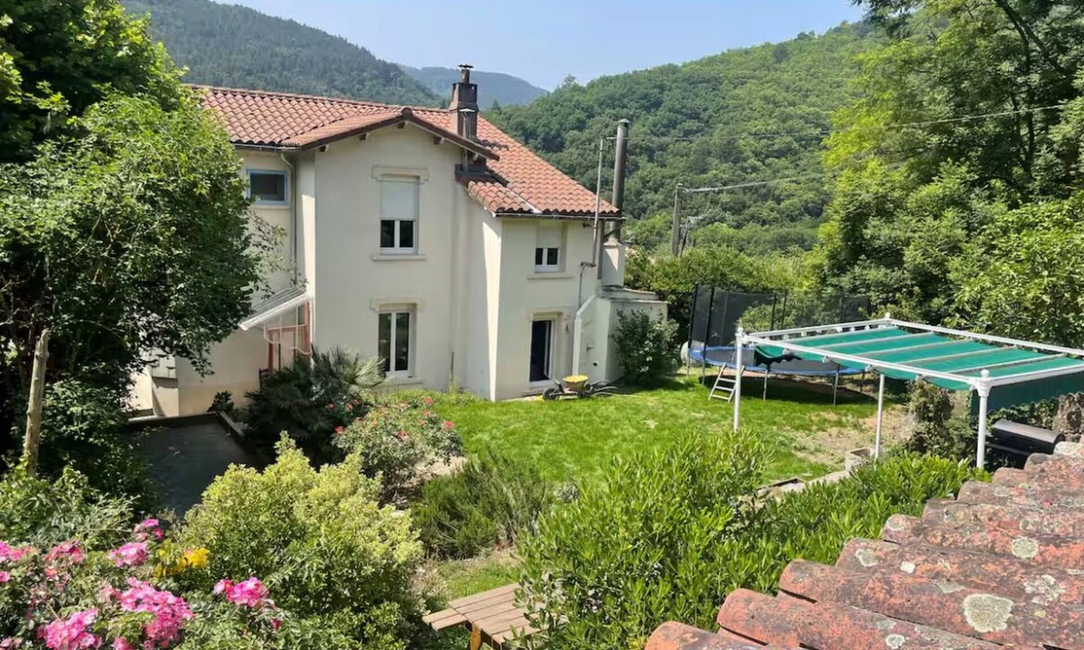 Courniou House | The blue house