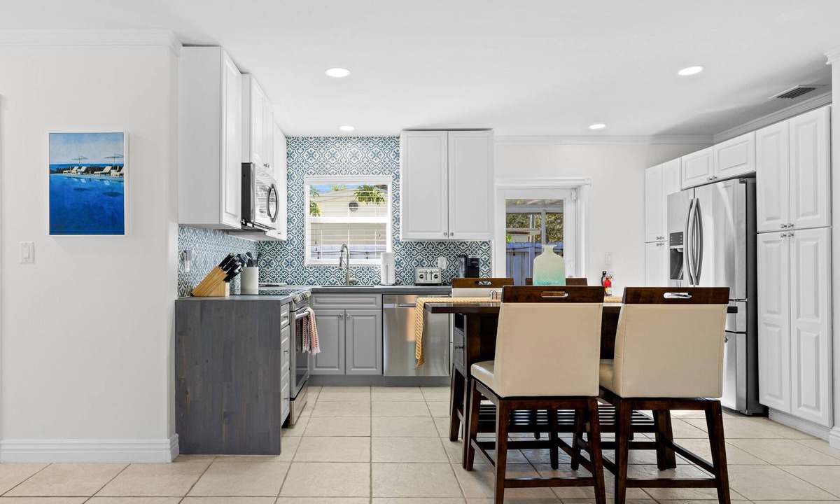 Wilton Manors House | The Blue House. Steps from Wilton Drive! Outdoor sitting and dining, Grill, WD