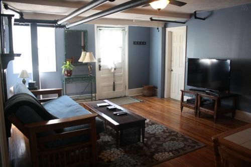 Historic Montford Apartment | The Blue House