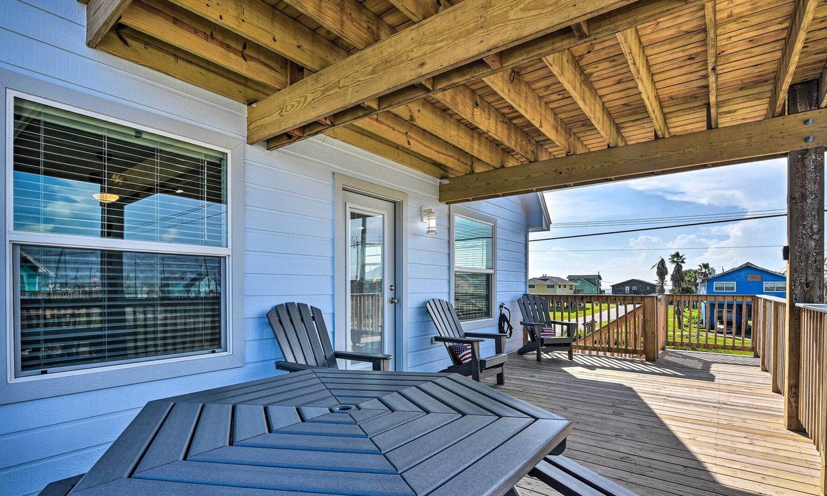 Surfside Beach House | The Blue Lagoon’ Home - Short Walk to Beach!
